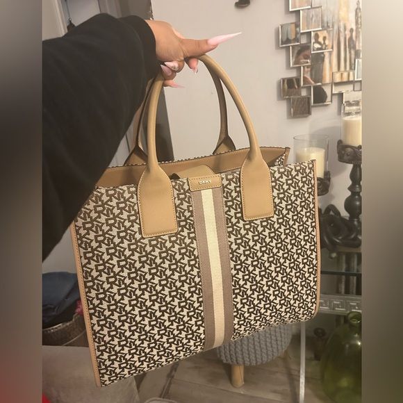 BOOK TOTE DKNY